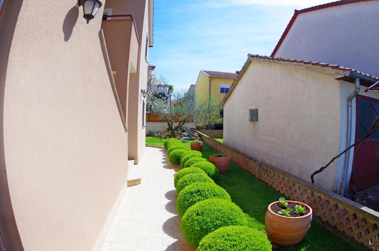 Apartments Tina & Denis PUY Exterior foto